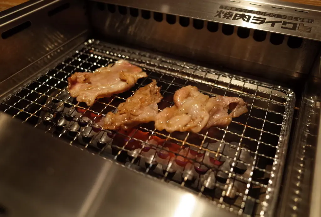 網で焼いた肉