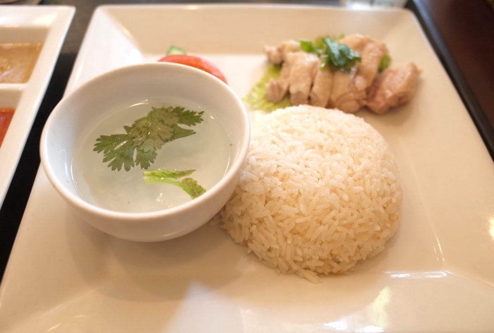 海南鶏飯とスープ
