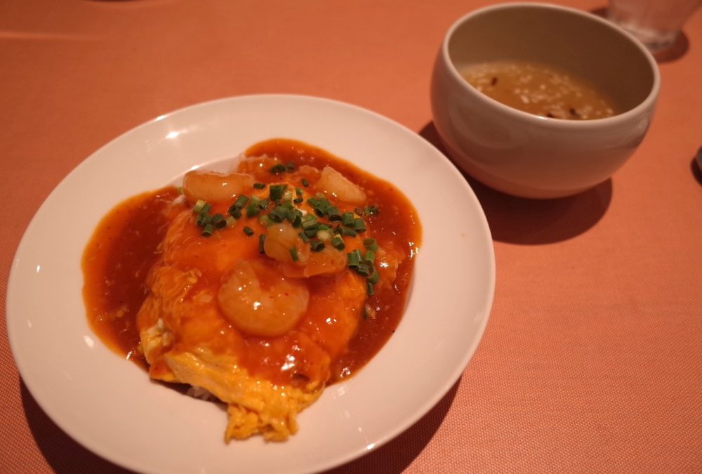 エビチリ天津丼とスープ