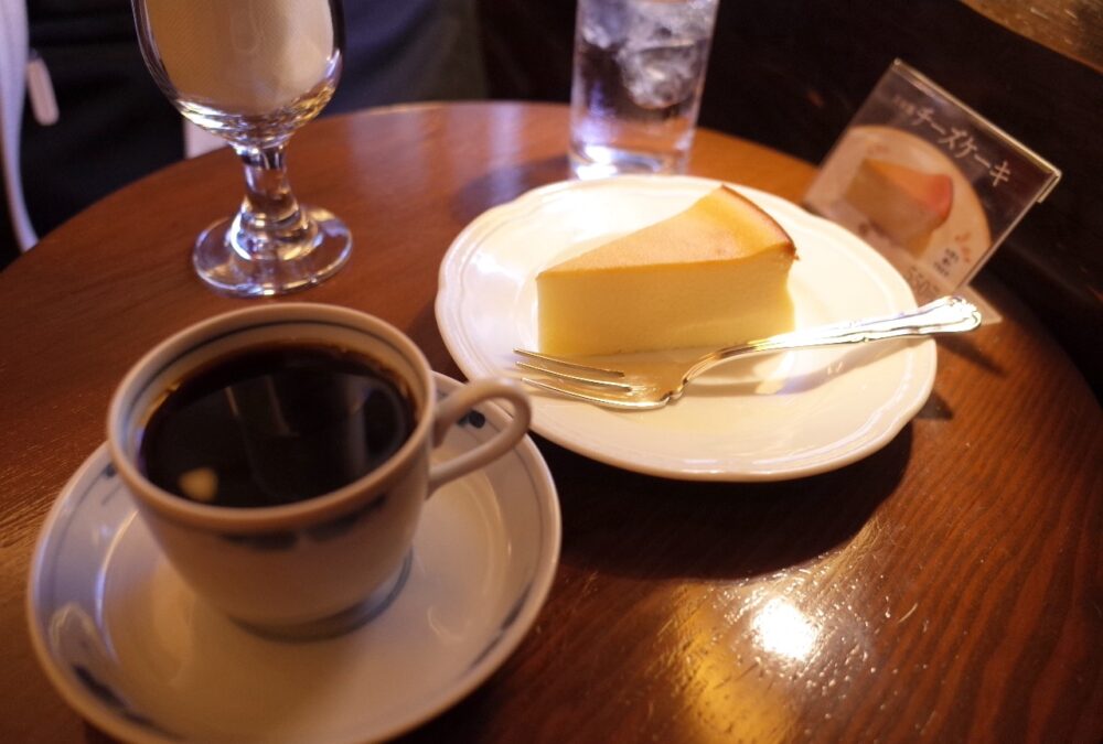 ブレンドコ ーヒーと自家製チーズケーキ