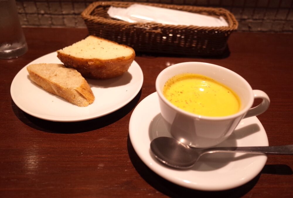 パンとにんじんのスープ