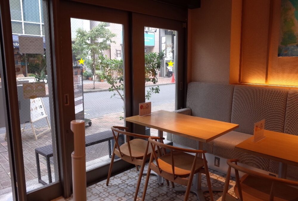 広尾カフェ TOKYO&リーシャン粥さん店内