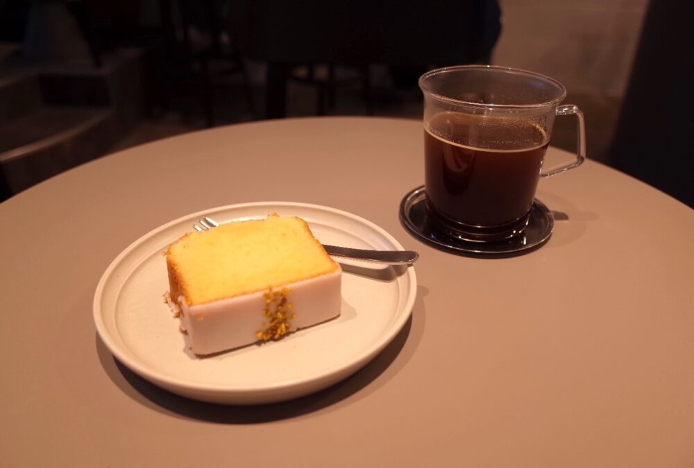 レモンケーキとアメリカーノ