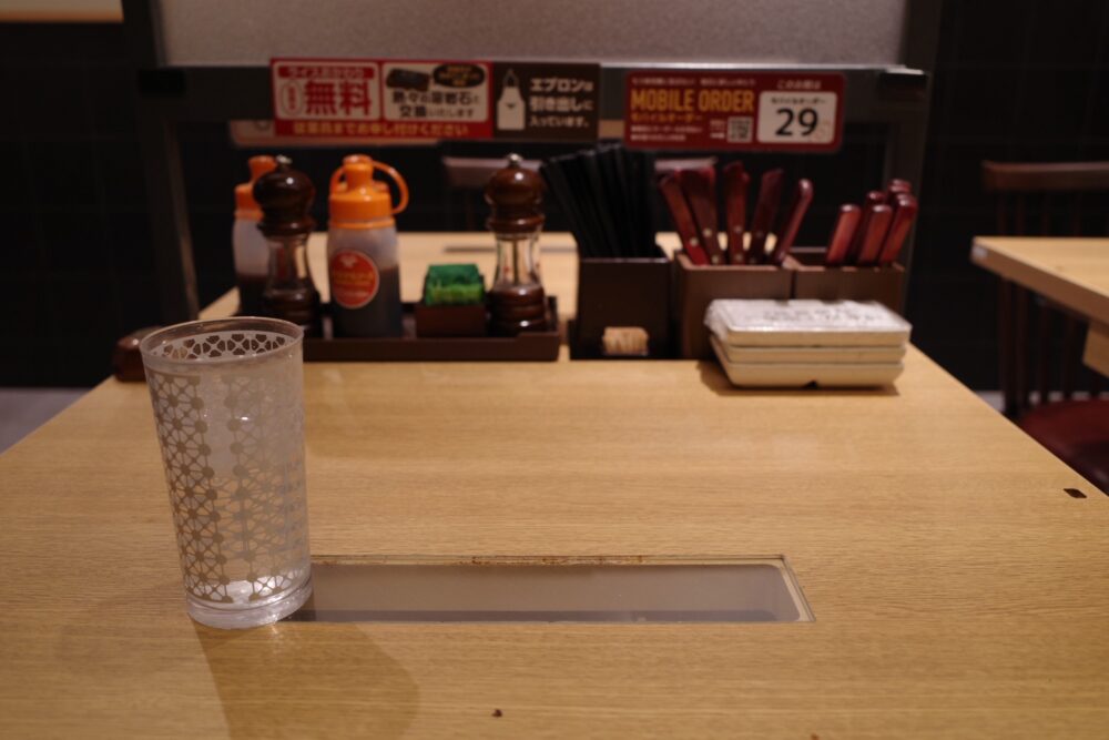 ステーキ屋 松さんテーブル