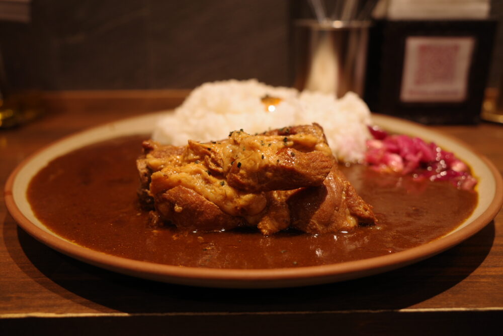 横からほろほろ肉塊 骨付きポークスペアリブカレー