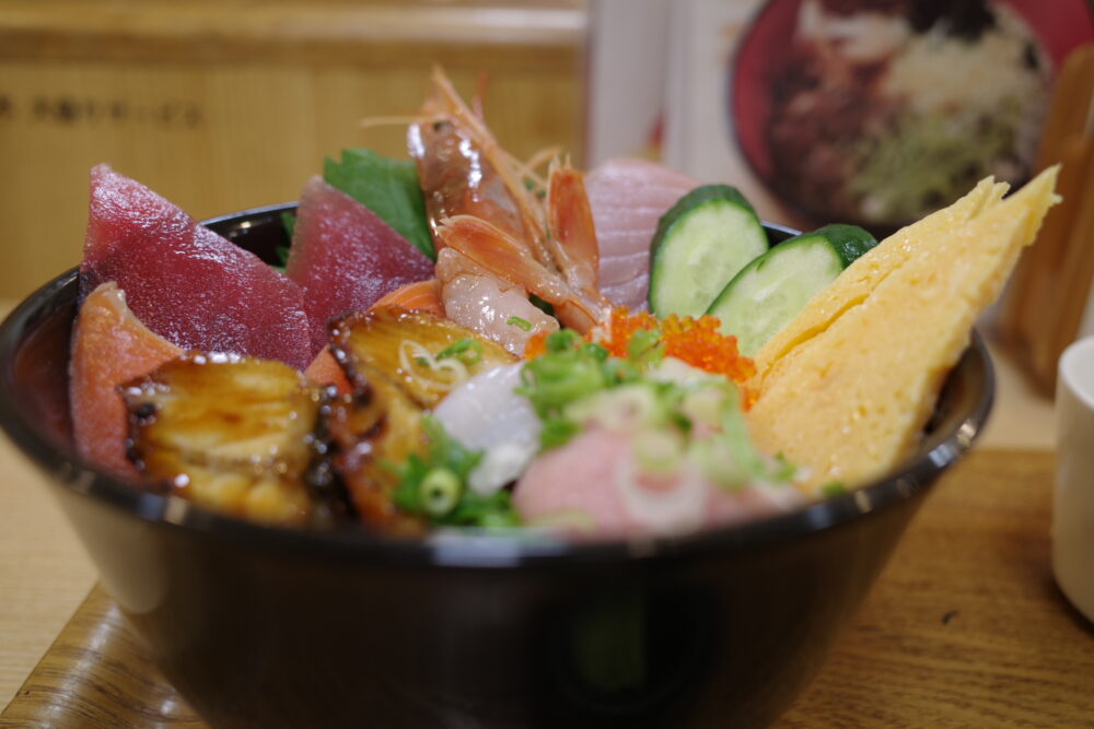 横からみた特撰銀はち丼