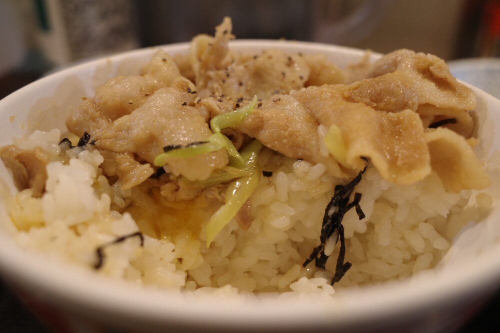 名物スタミナ丼の断面