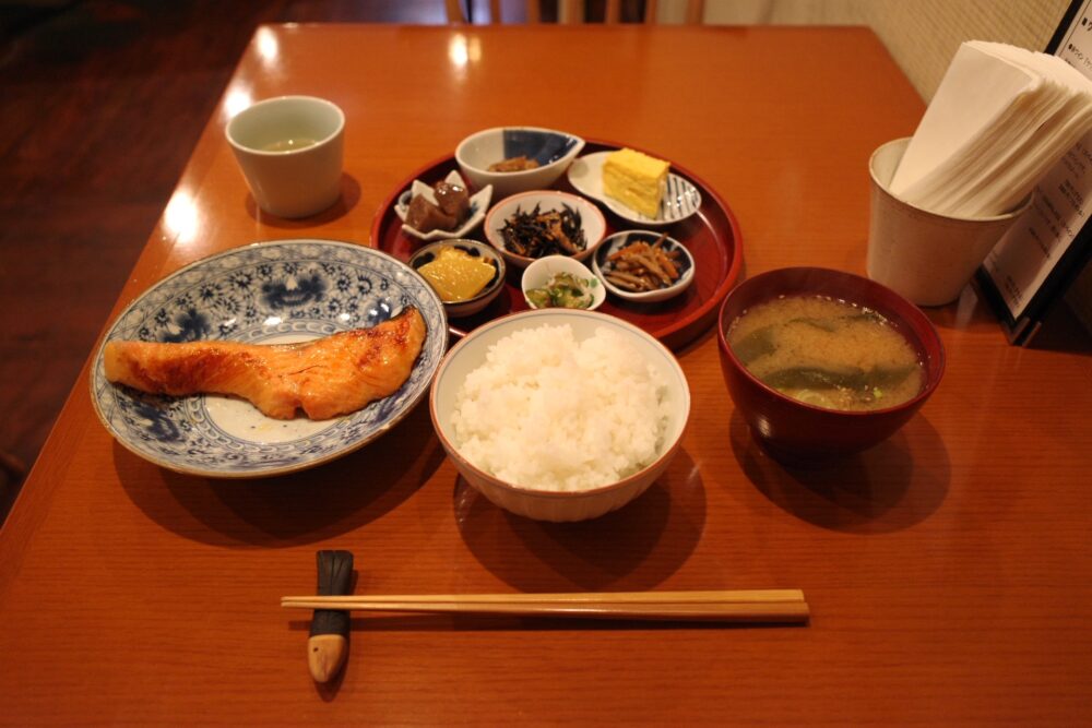 サーモンのつけ焼定食