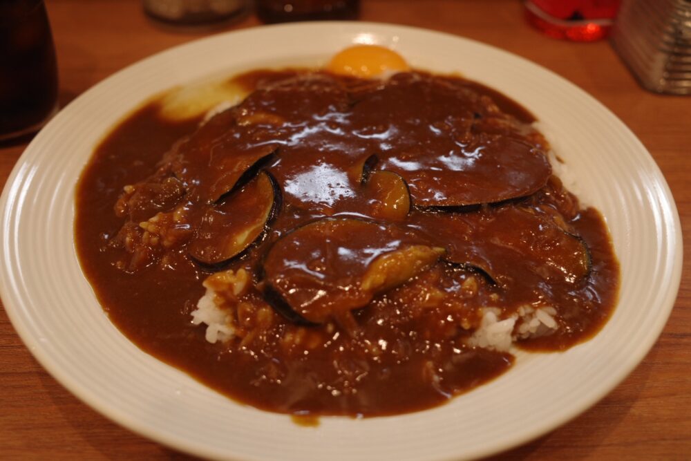 なすカレー+生玉子