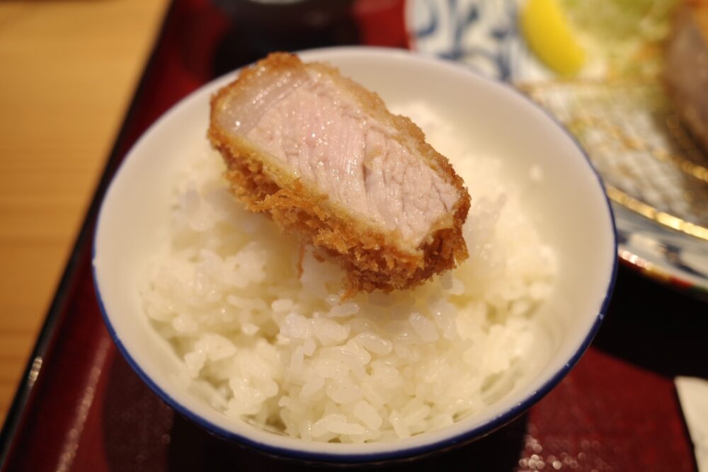 ロースかつをのせたご飯