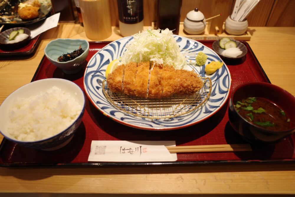 ロースかつ定食