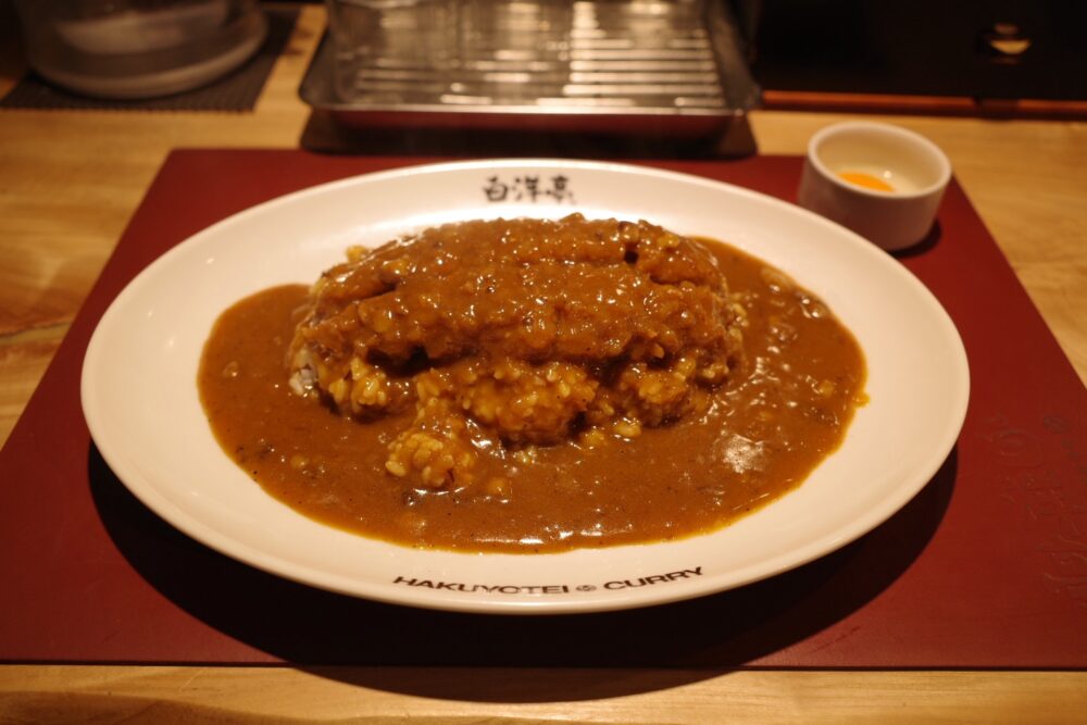 大麦仕上三元豚使用とんかつカレー＋生たまご