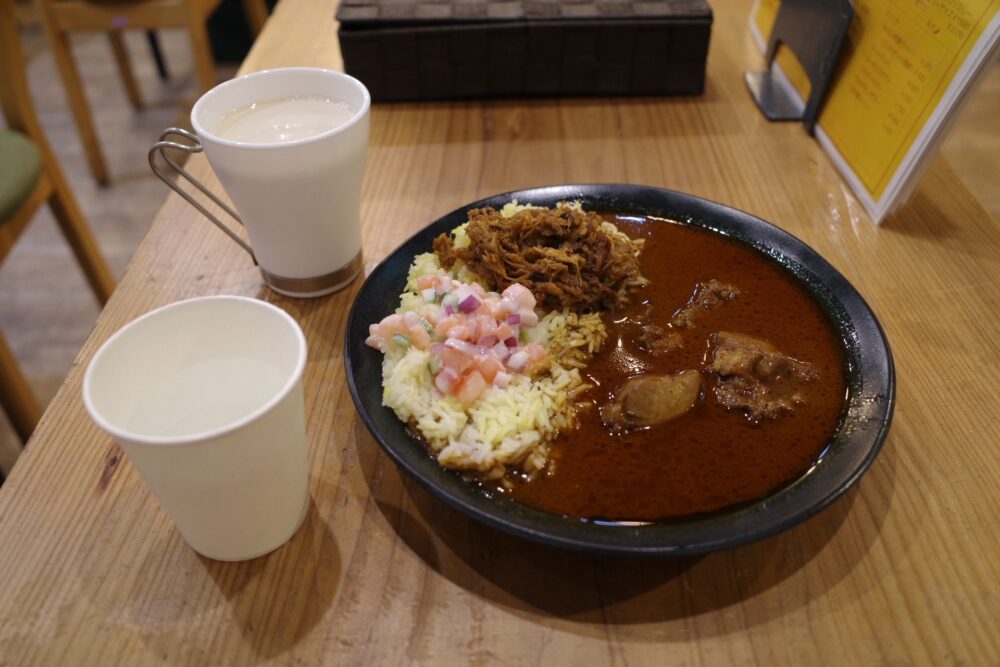 極チキンカレー＋WACCA特製ラッシー