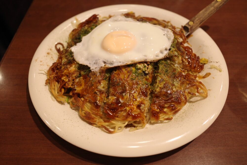 広島焼き＋目玉焼き