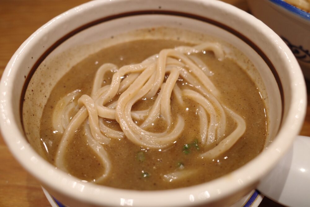 つけ汁につけた麺