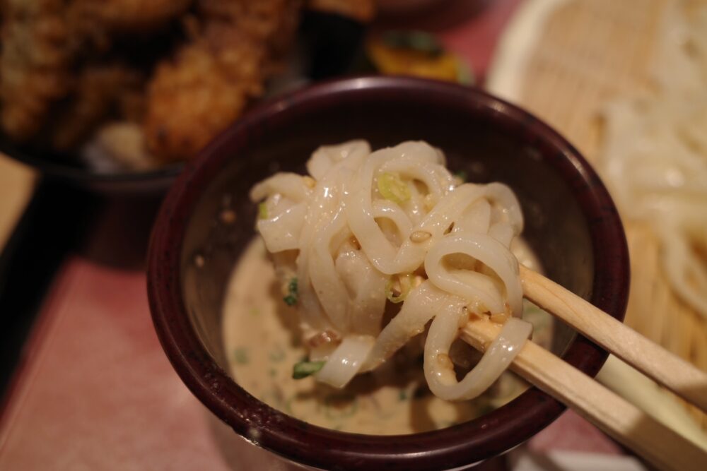 持ち上げたうどん