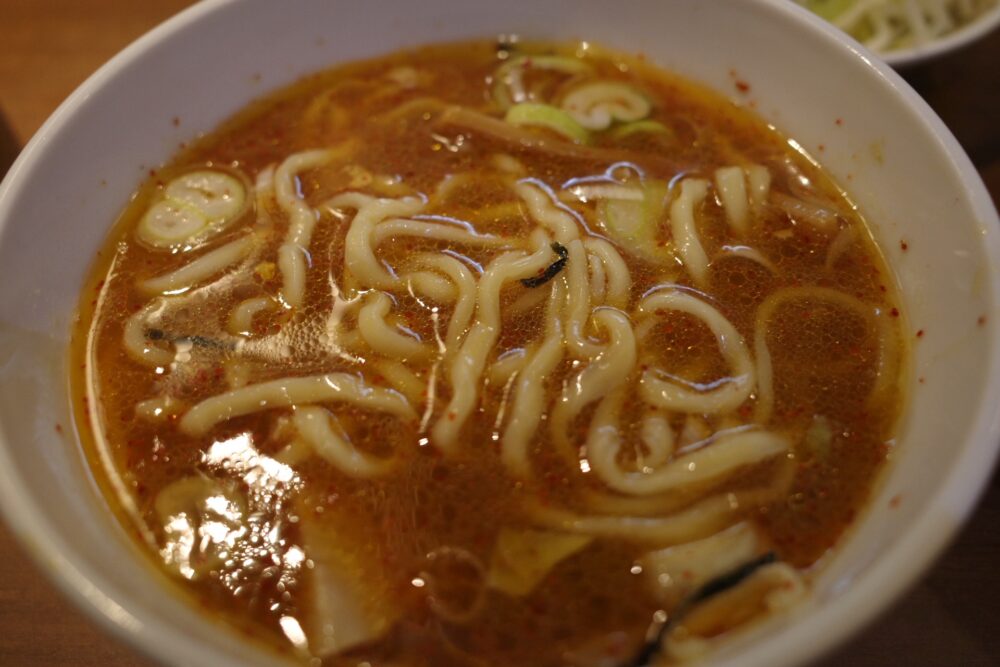 つけ汁をつけたつけ麺