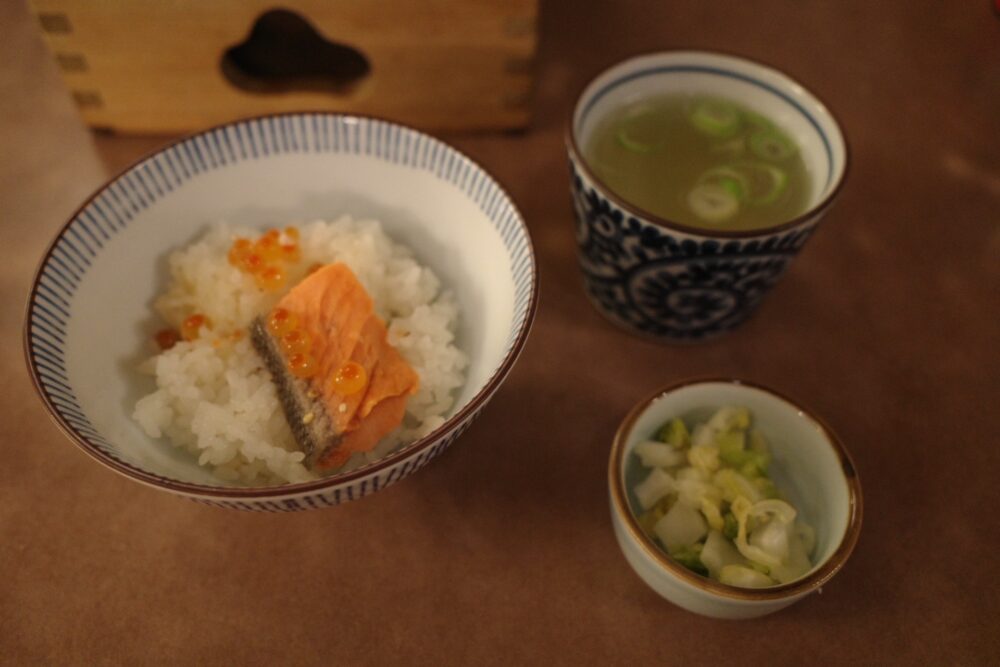 釜めしと漬け物とスープ