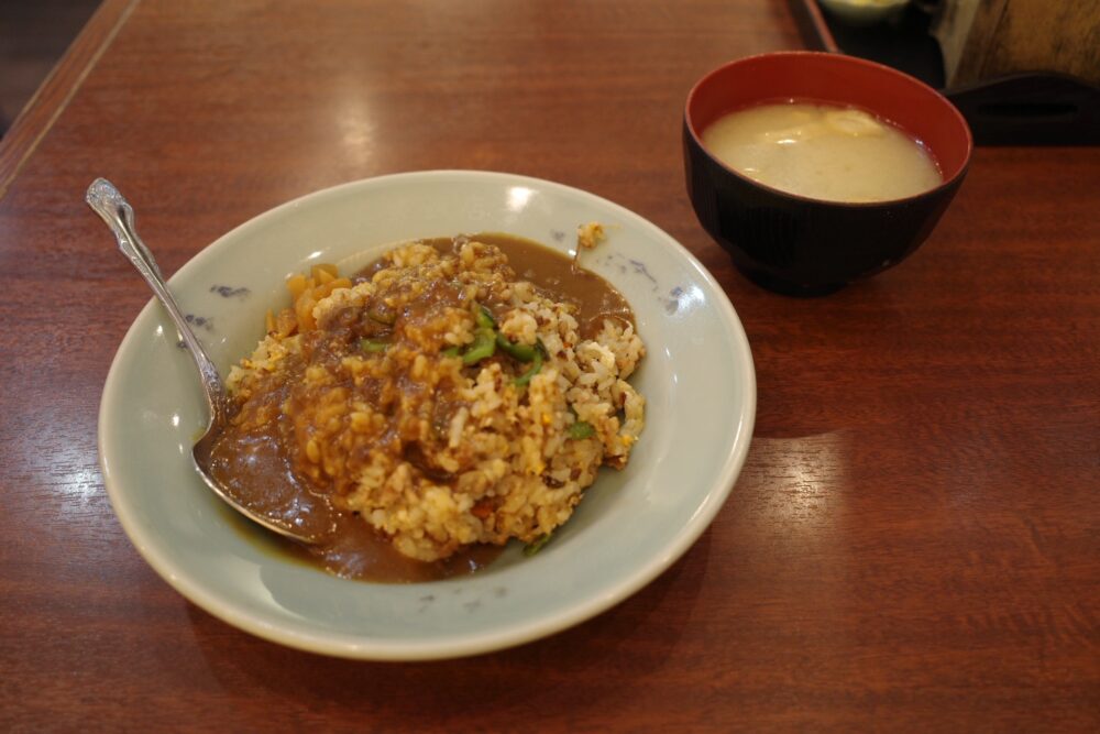 カレー炒飯と味噌汁