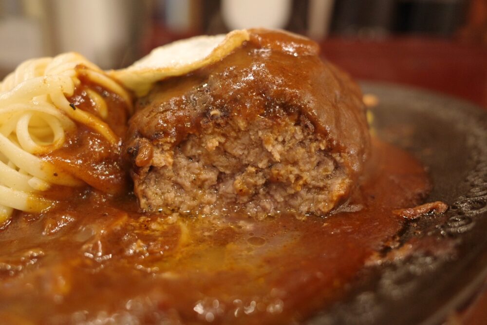 鉄板焼きハンバーグステーキ フランス風の断面