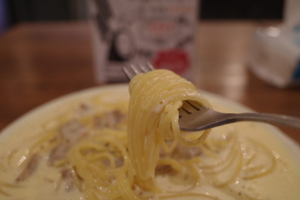 一口のパスタ