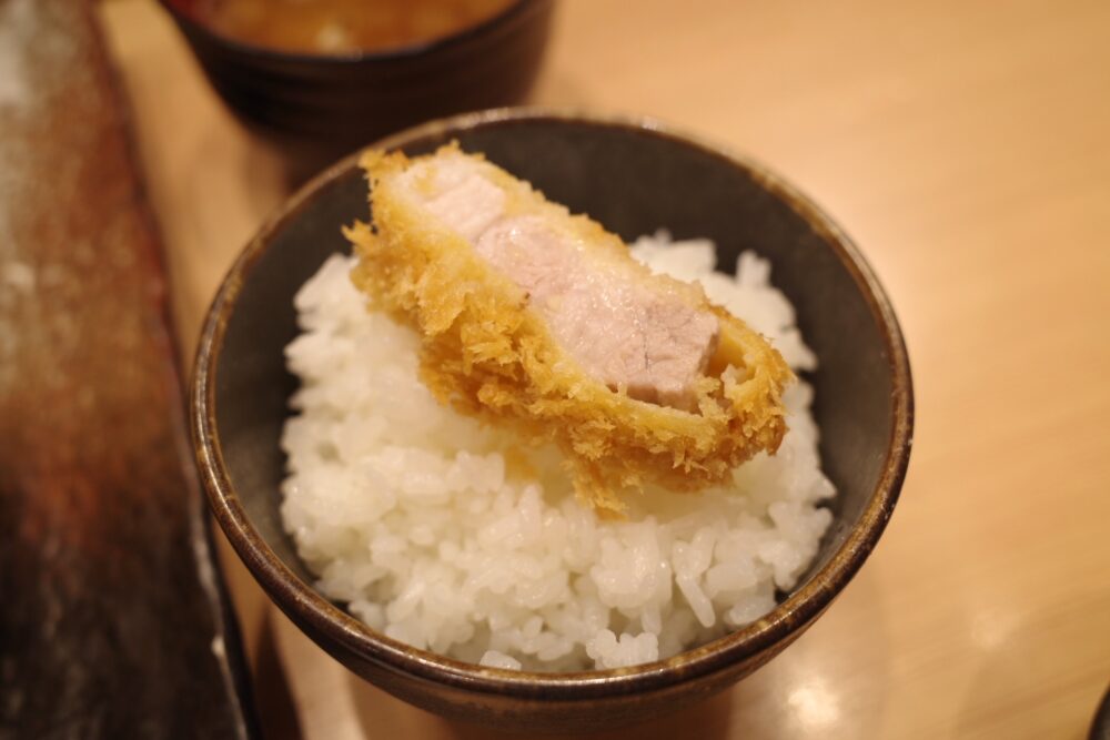 ロースかつをのせたご飯