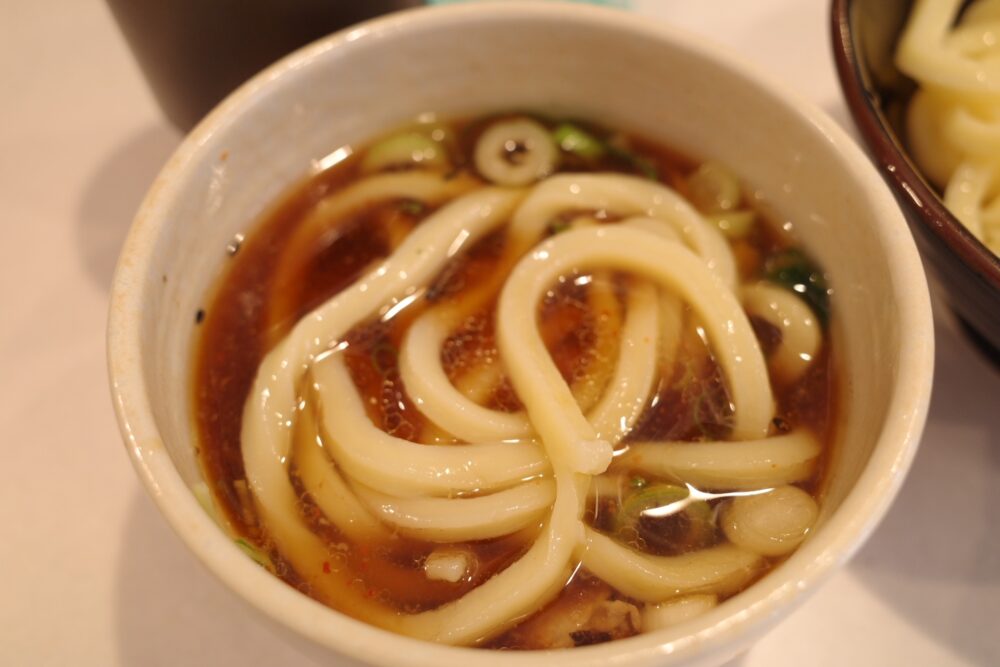 肉汁うどんの表面