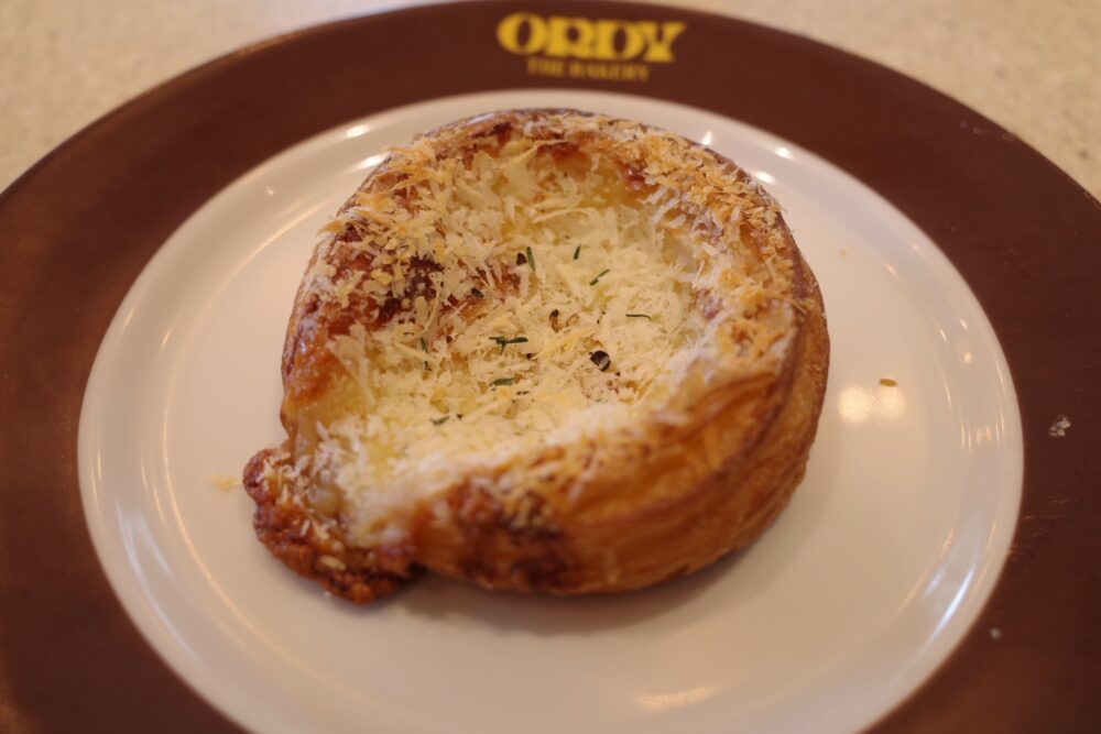 チーズとハーブのデニッシュ