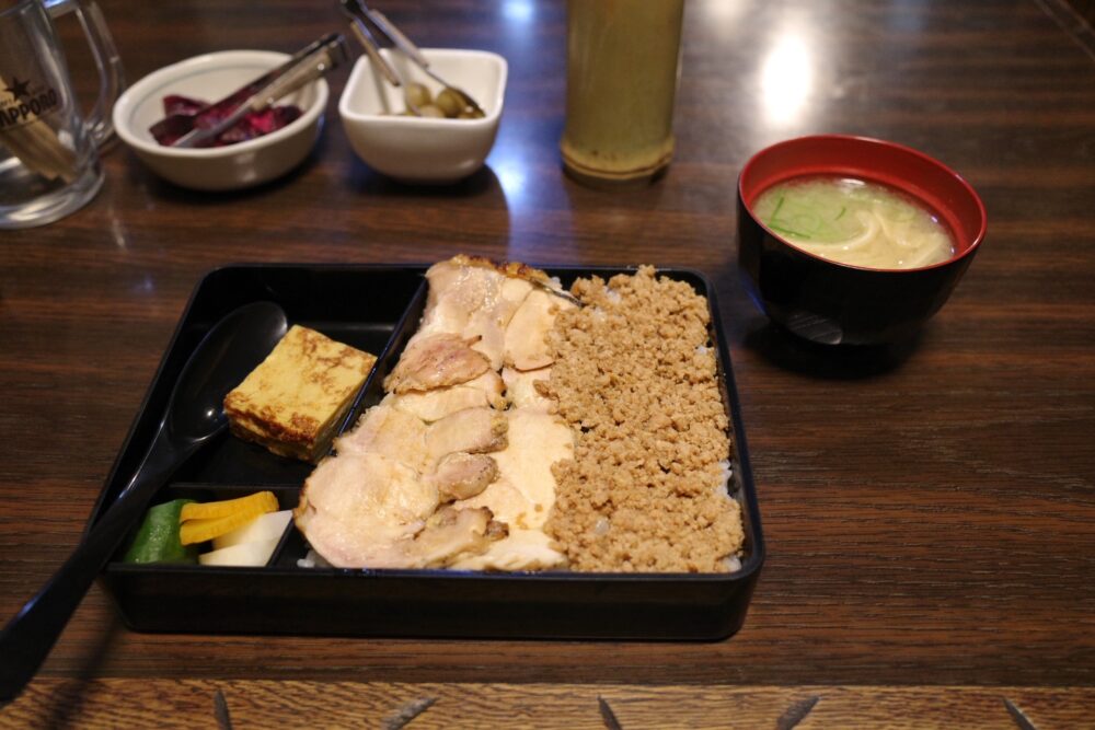 とりめし重と味噌汁