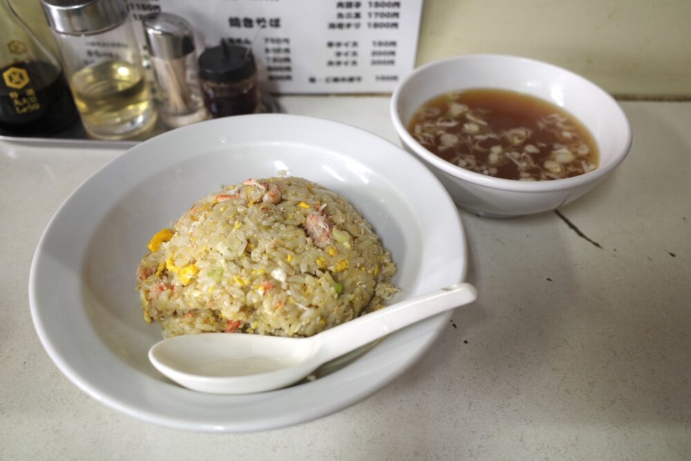 カニチャーハンとスープ