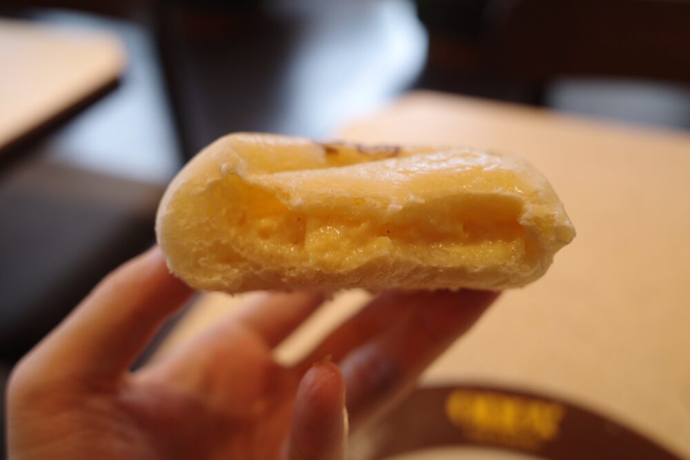 奥久慈卵のクリームパンの断面