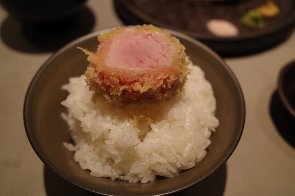 上フィレかつをのせたご飯