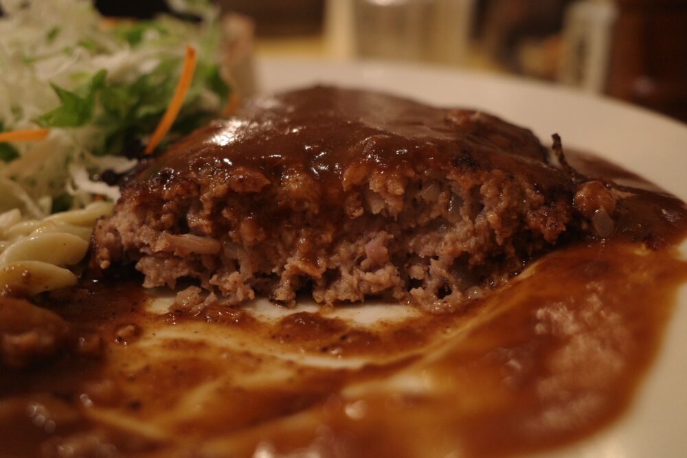 デミグラスソースハンバーグの断面