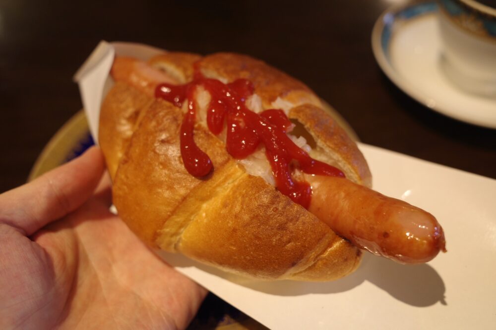 一口のホットドッグ