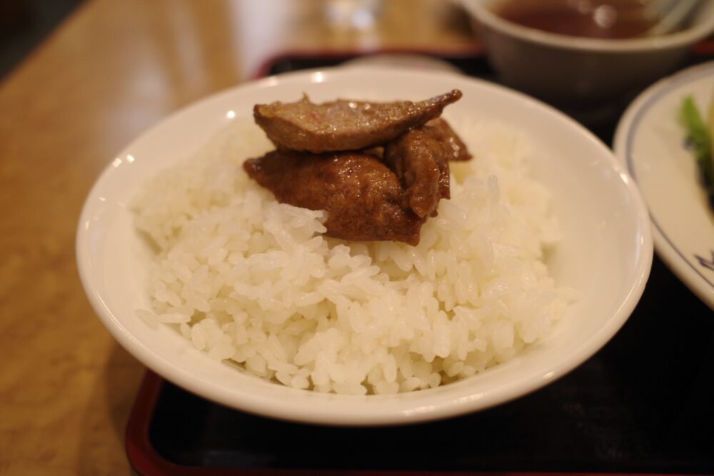 レバーを乗せたご飯