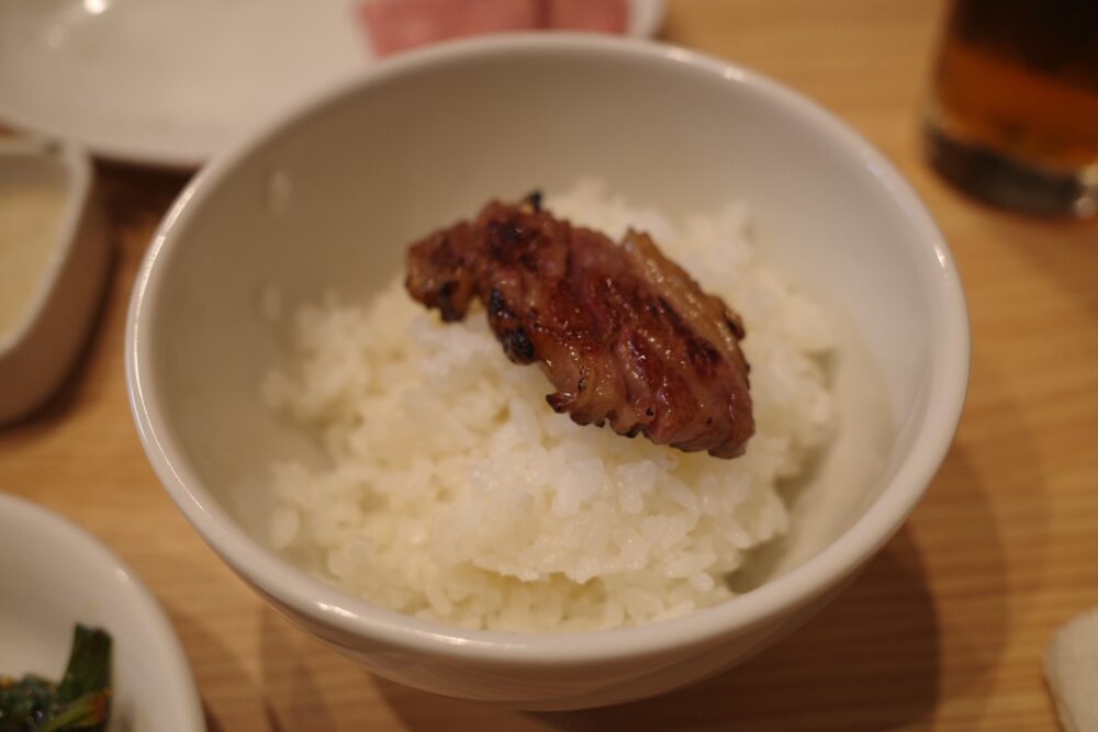 和牛カルビをのせたご飯