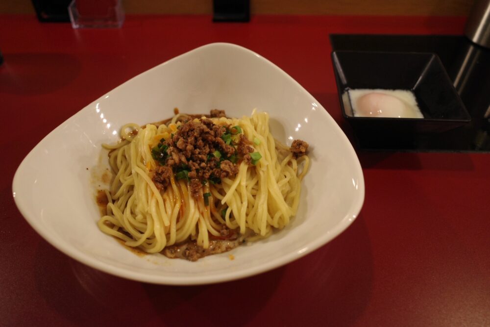 汁なし担々麺＋温泉卵