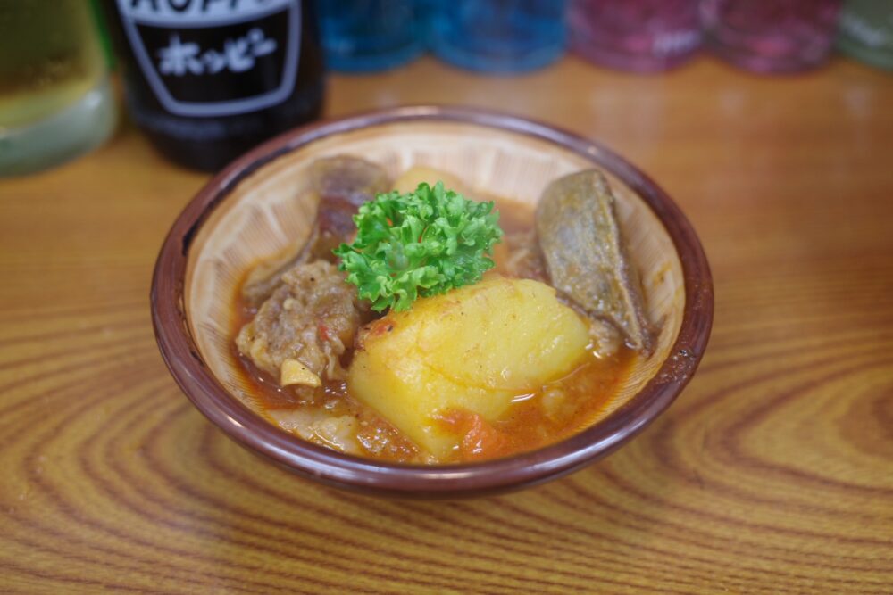 牛すじトマト煮込み