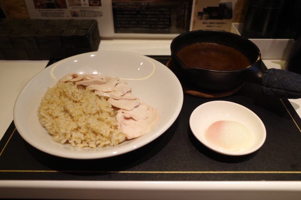 鶏チャーシューカレーと卵