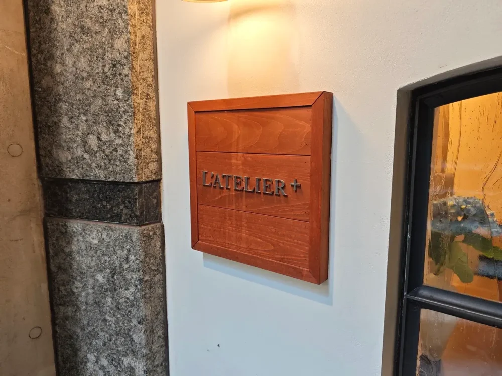ラトリエ プリュさん看板