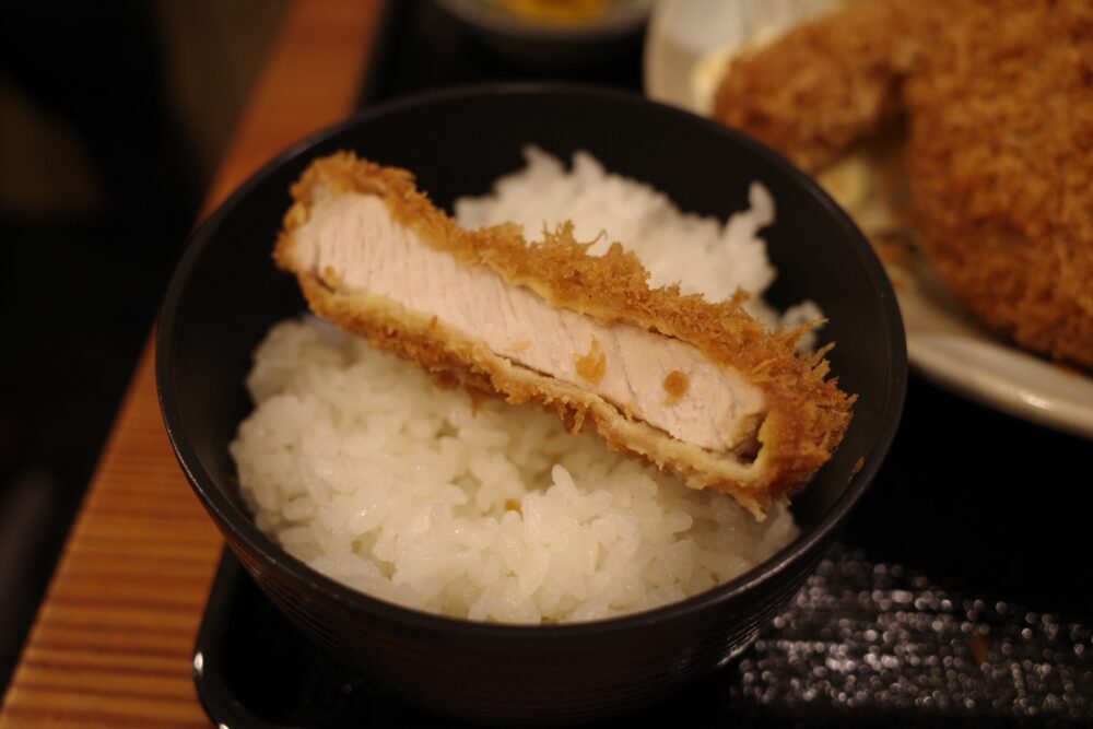 一口かつをのせたご飯