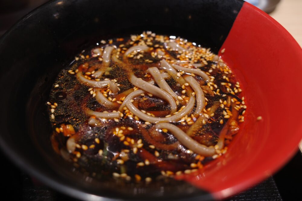 鳥肉つけ蕎麦の表面