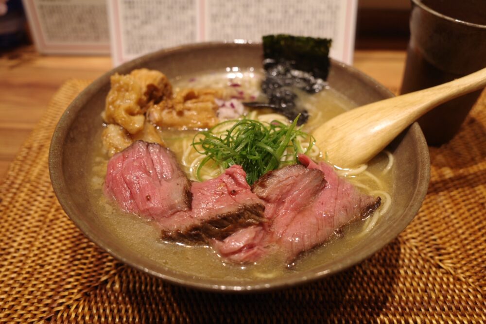 夢にでてきた中華そばの表面