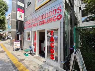 タコス トレス エルマノスさん外観