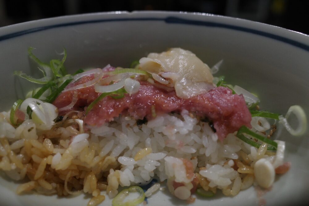 まぐろ中落ち丼の断面