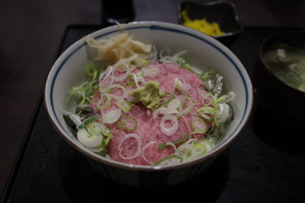 まぐろ中落ち丼