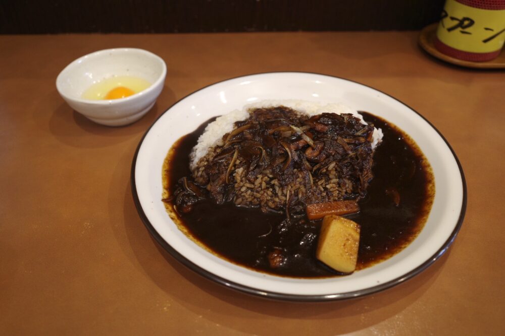 ブラックカレー野菜カレー＋生玉子