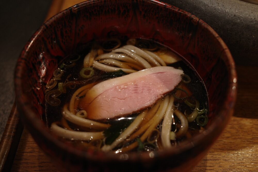 塩鴨のつけSOBAの表面