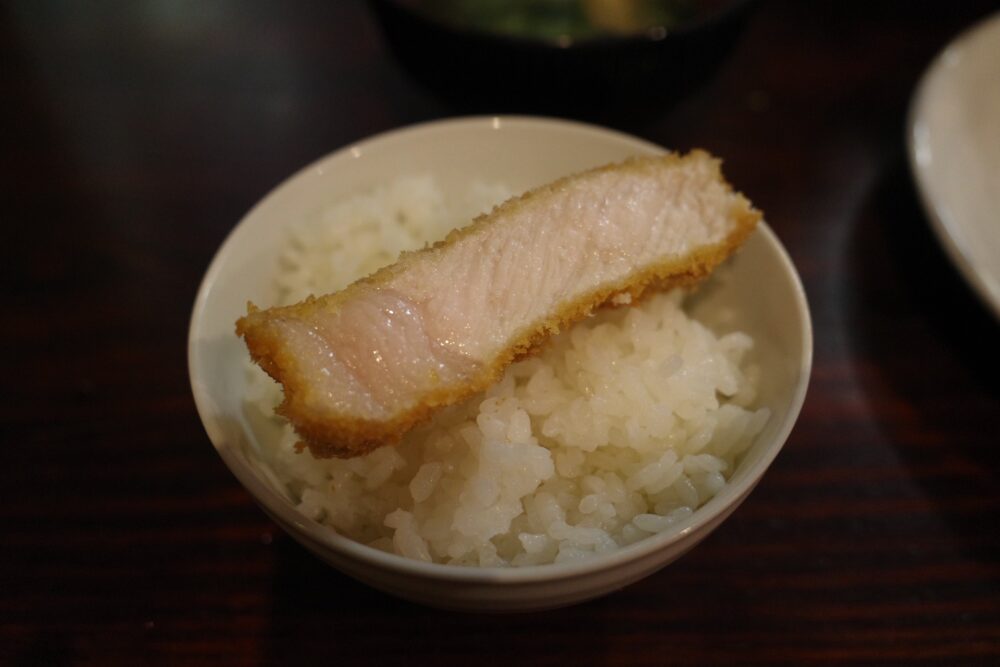 ロースかつをのせたご飯