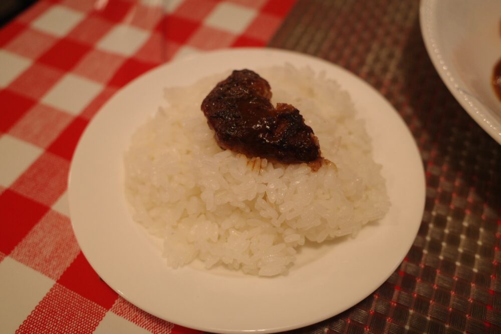 ハンバーグをのせたご飯